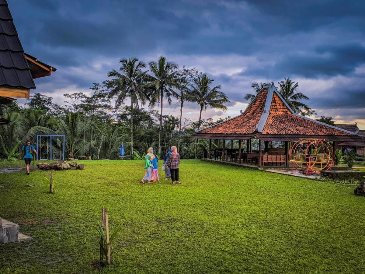 Cottage Saung Suluh Baturraden Extérieur photo